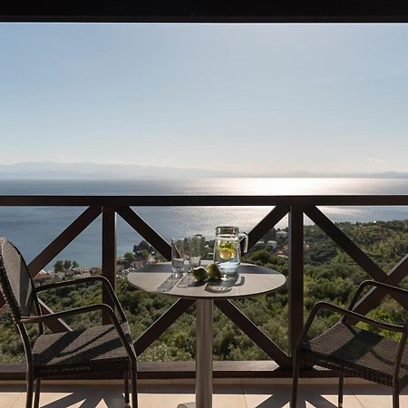 Karavia Lux Inn Афисос Екстериор снимка