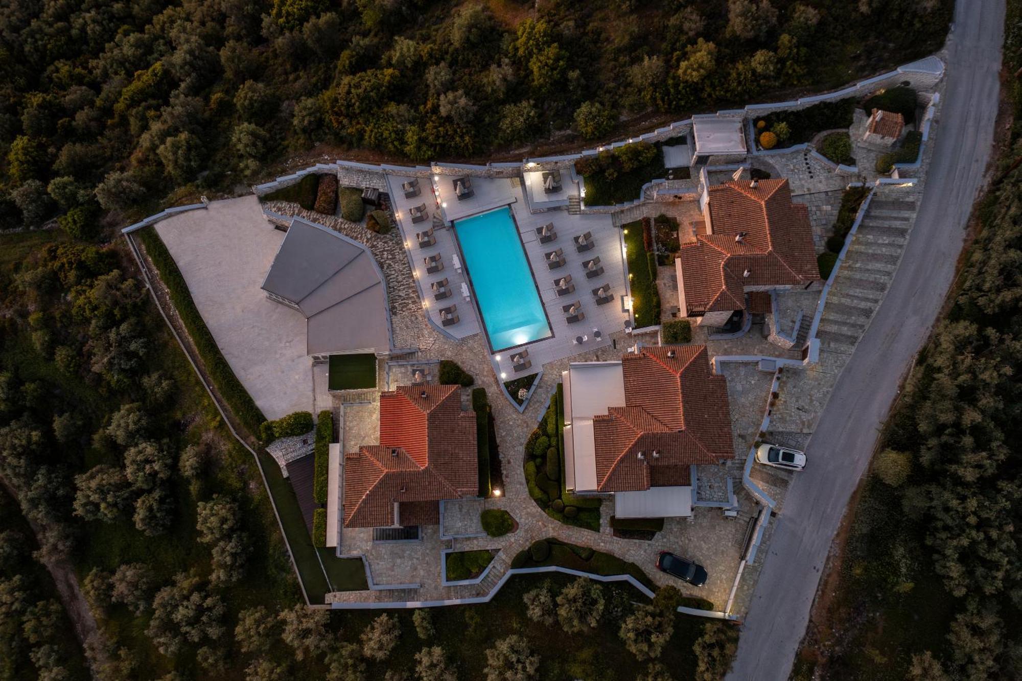 Karavia Lux Inn Афисос Екстериор снимка