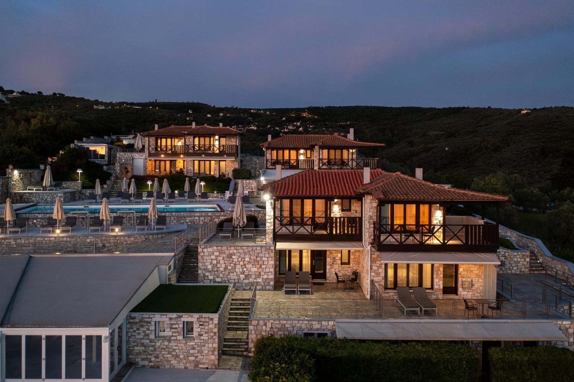Karavia Lux Inn Афисос Екстериор снимка