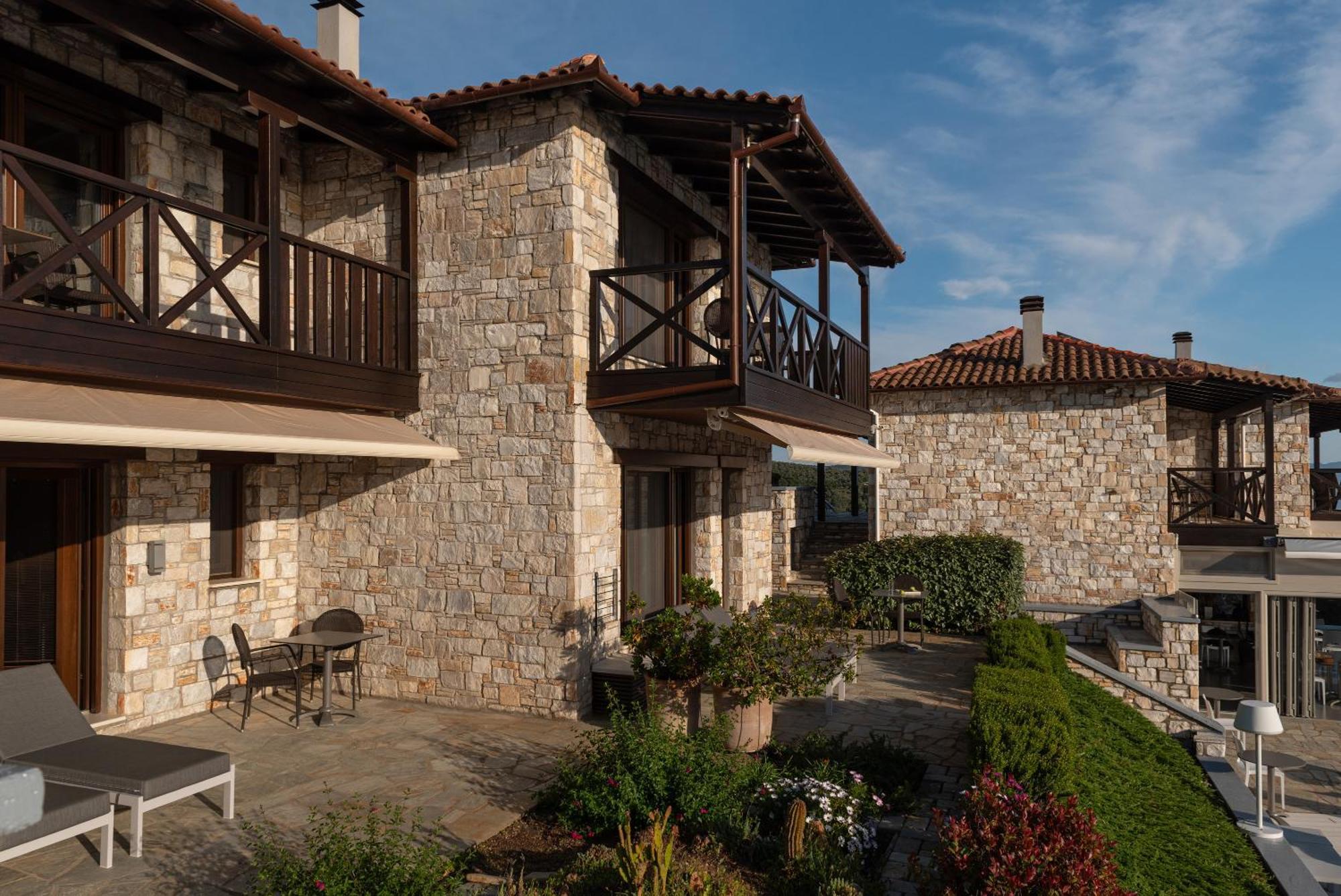 Karavia Lux Inn Афисос Екстериор снимка