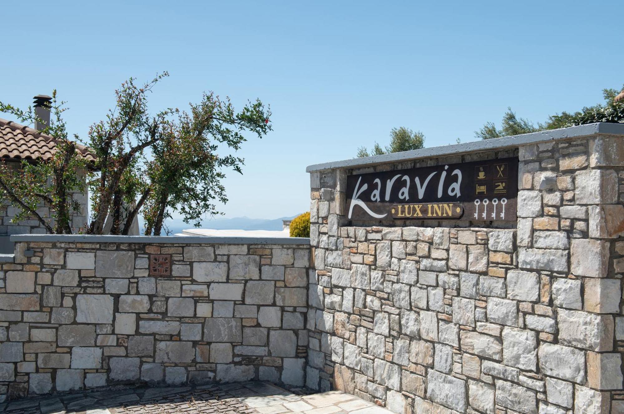 Karavia Lux Inn Афисос Екстериор снимка