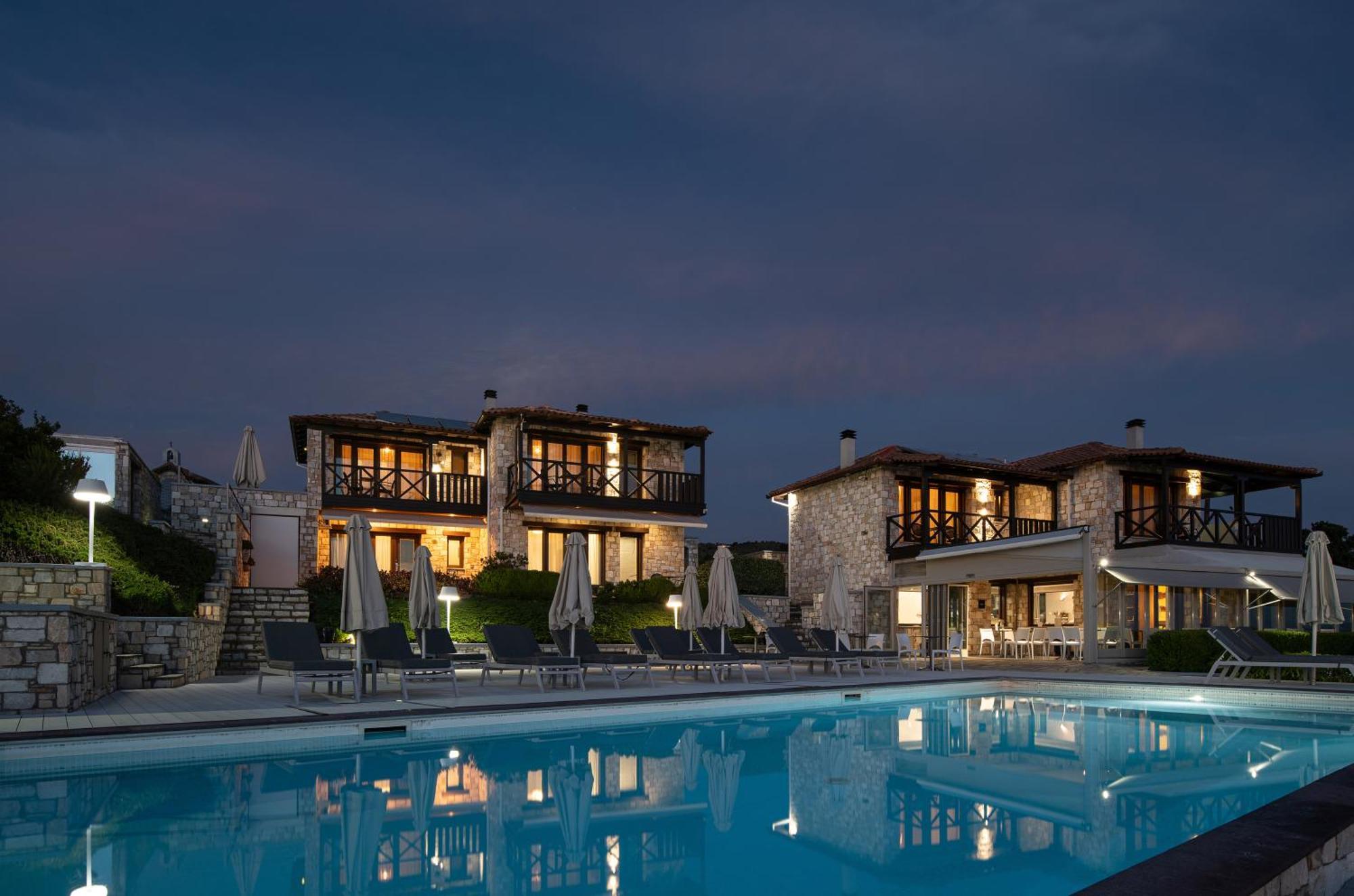 Karavia Lux Inn Афисос Екстериор снимка