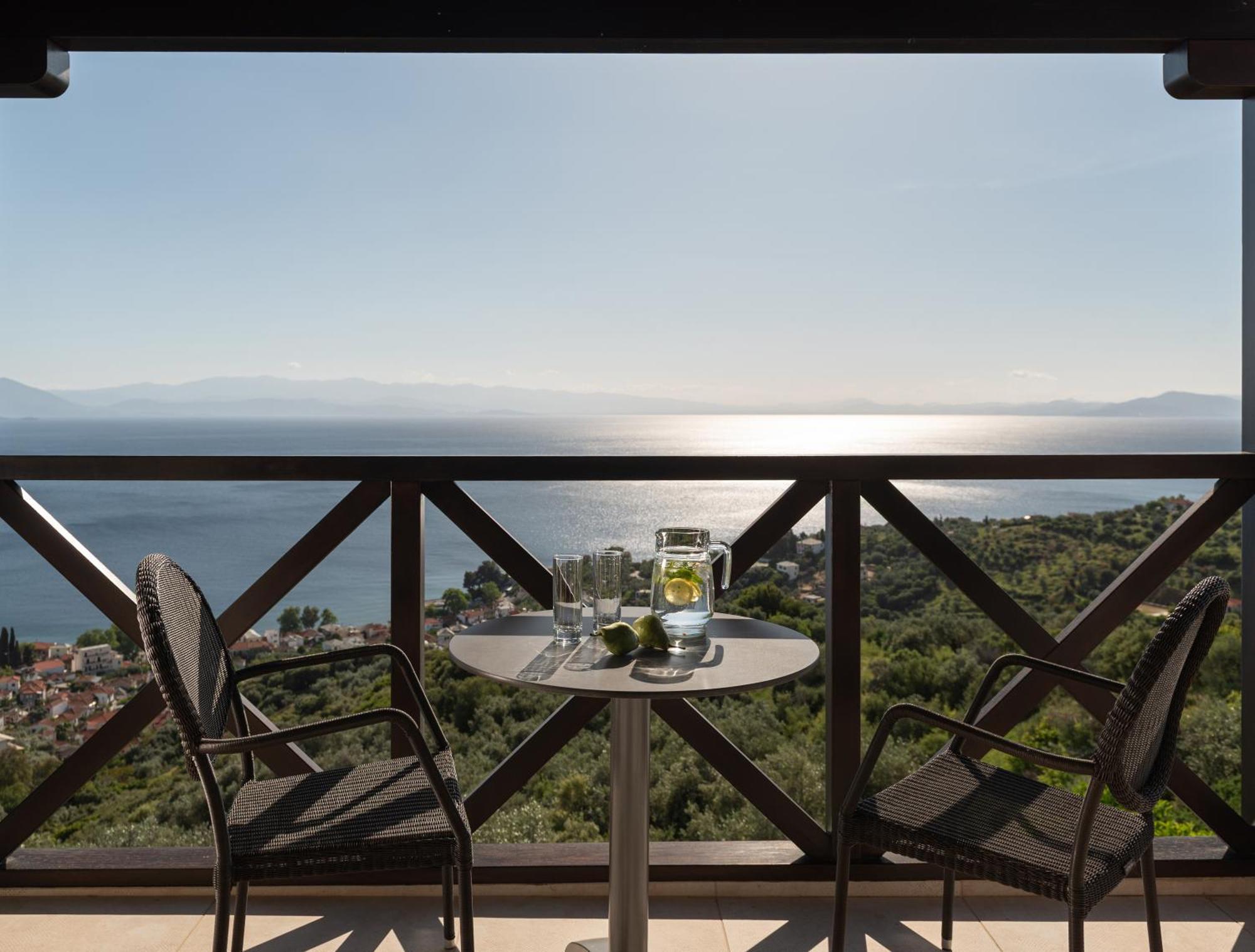 Karavia Lux Inn Афисос Екстериор снимка