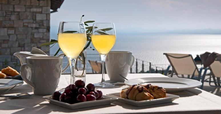 Karavia Lux Inn Афисос Екстериор снимка