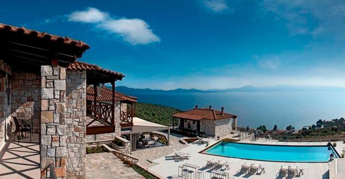Karavia Lux Inn Афисос Екстериор снимка
