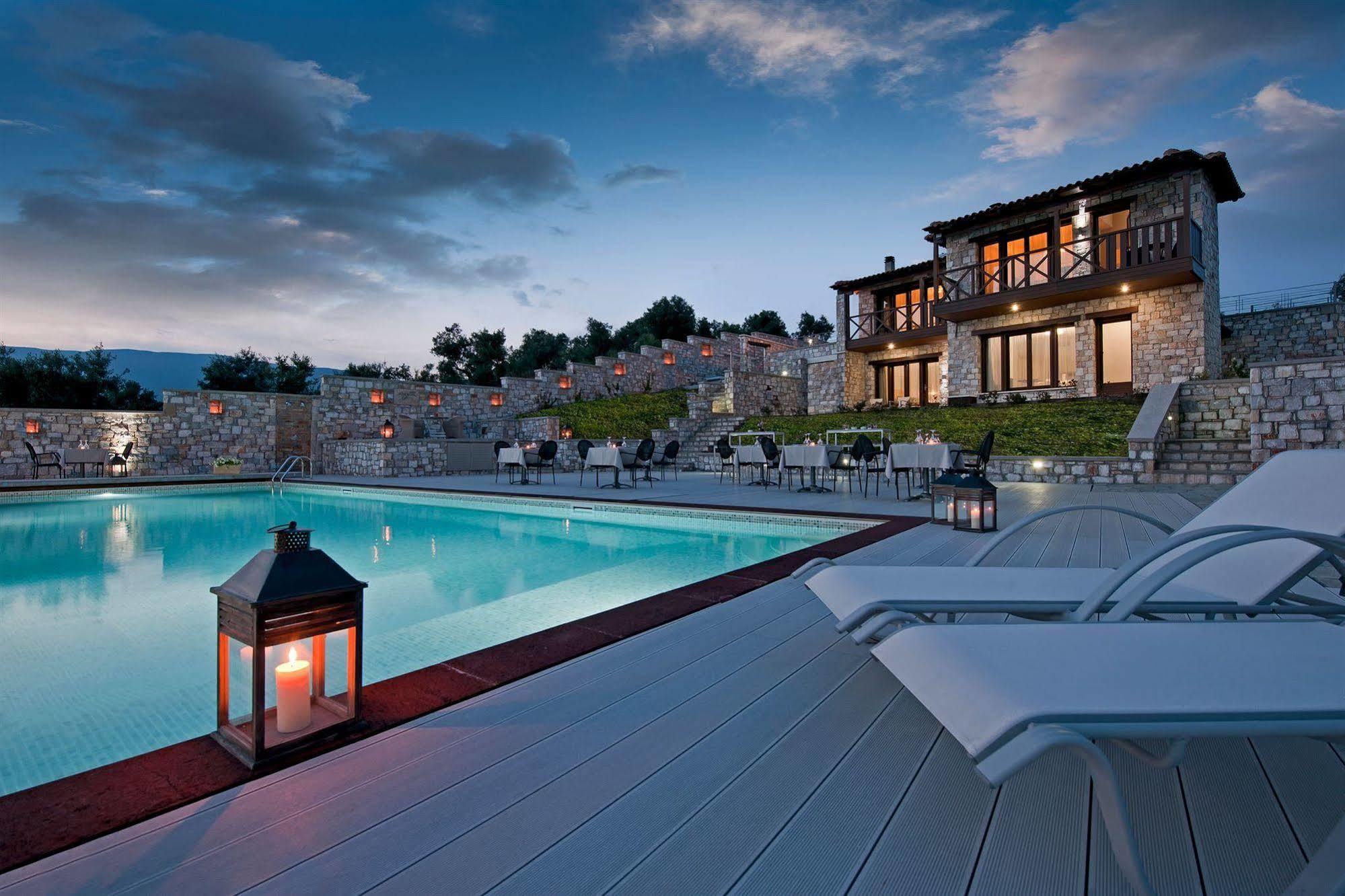 Karavia Lux Inn Афисос Екстериор снимка