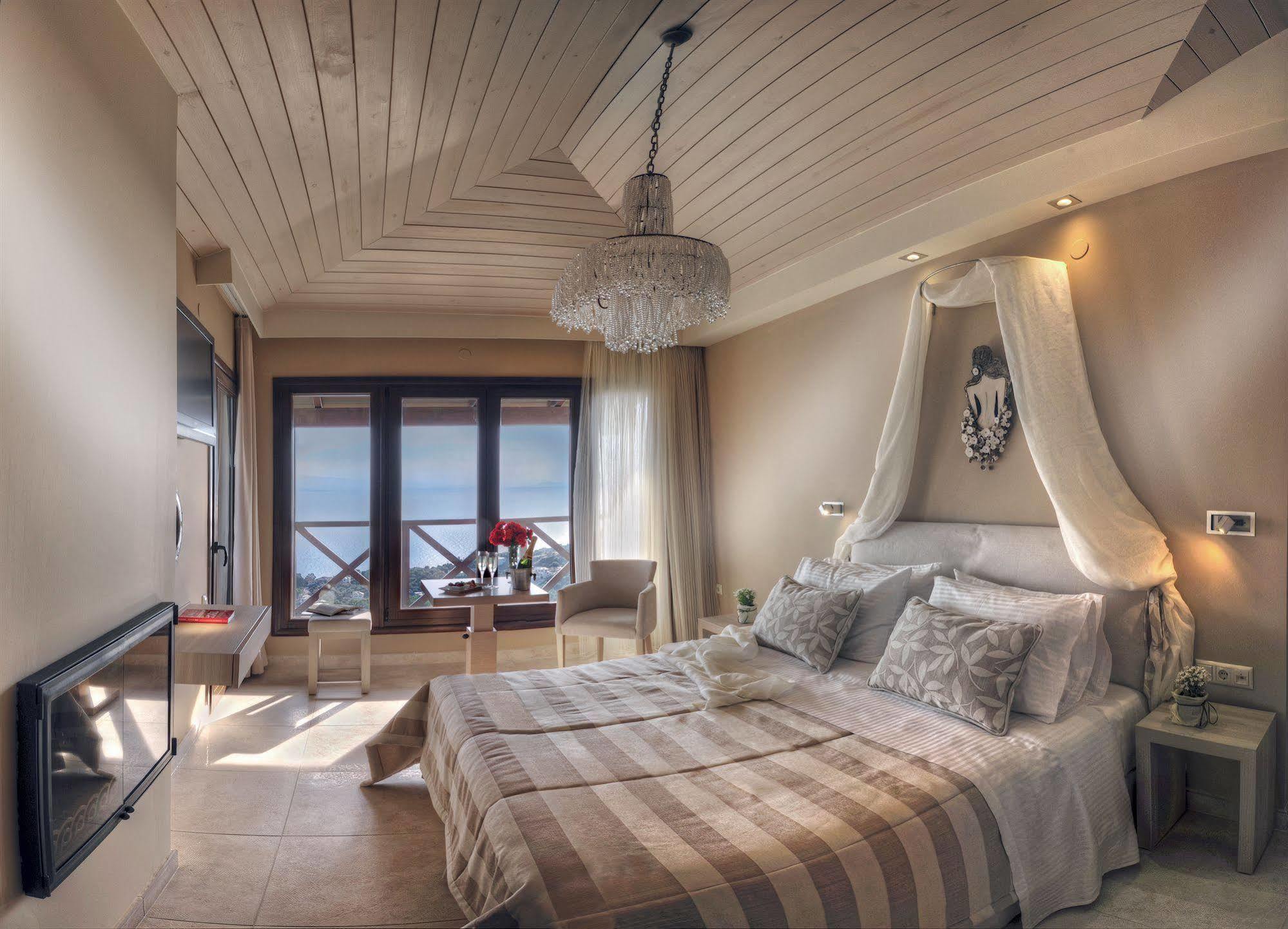 Karavia Lux Inn Афисос Екстериор снимка