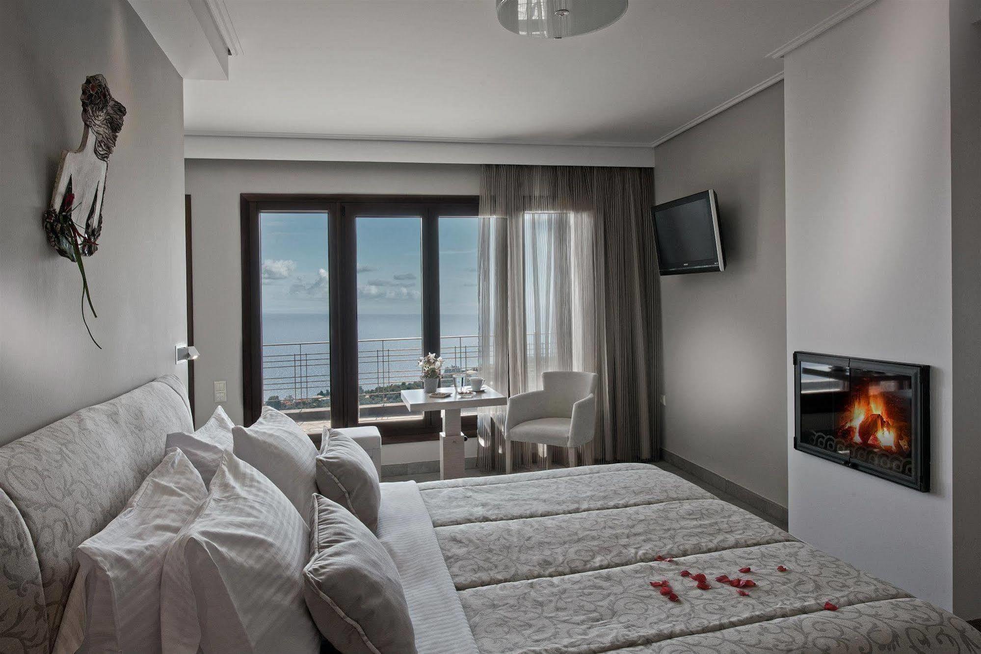 Karavia Lux Inn Афисос Екстериор снимка